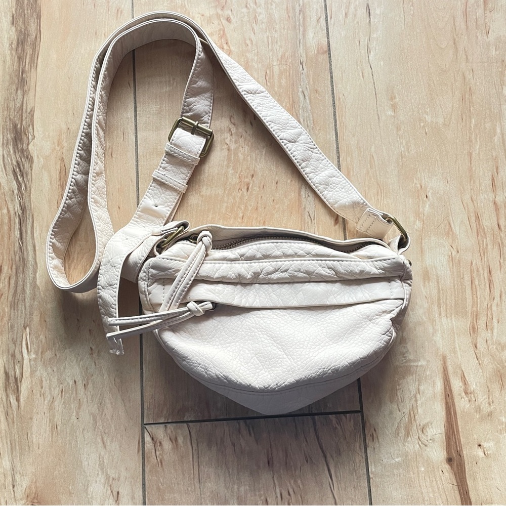 Small cream faux leather cross‎ body bag